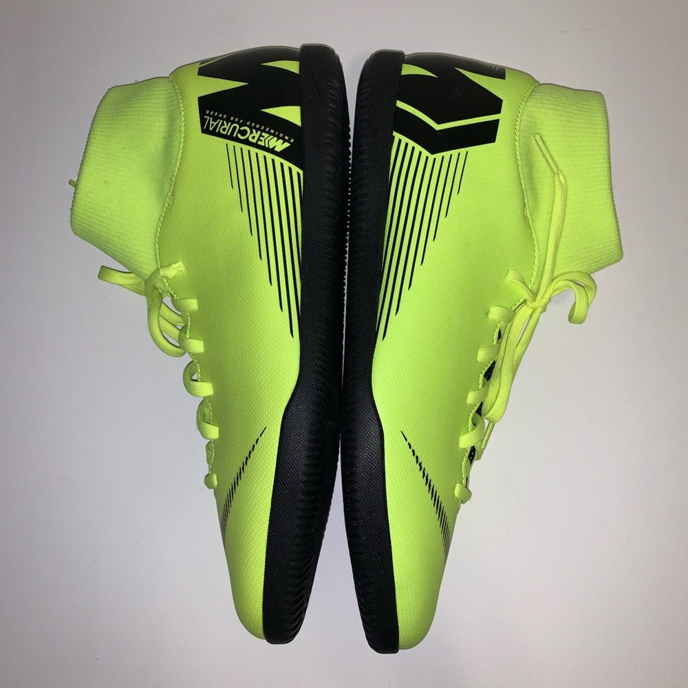 NWOT Nike Mercurial Superfly 6 Club IC Neon Sz 11